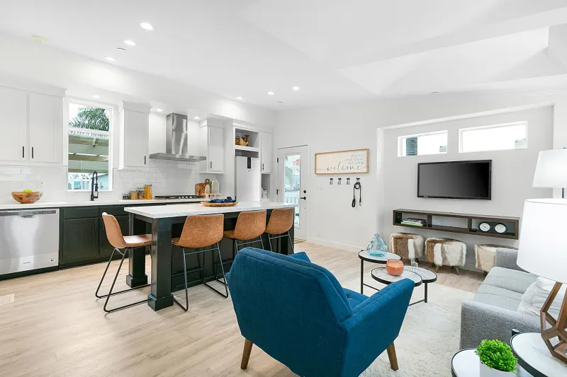 Gs 790 adu interior home features