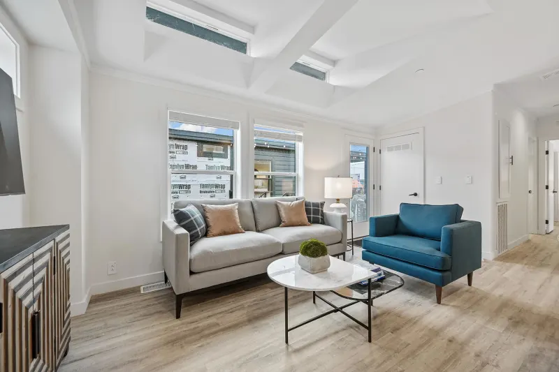 Gs 790 adu interior home features