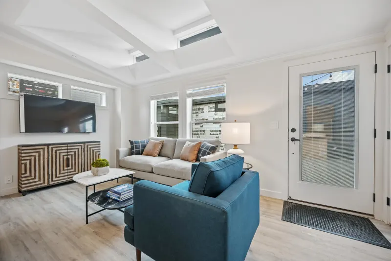 Gs 790 adu interior home features