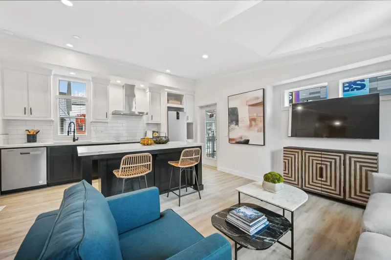 Gs 790 adu interior home features