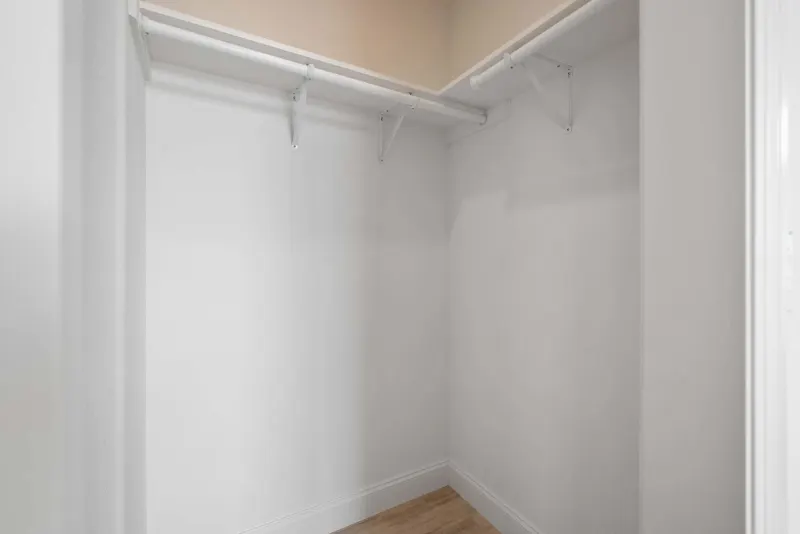 Bd 04 (4424) bedroom home features