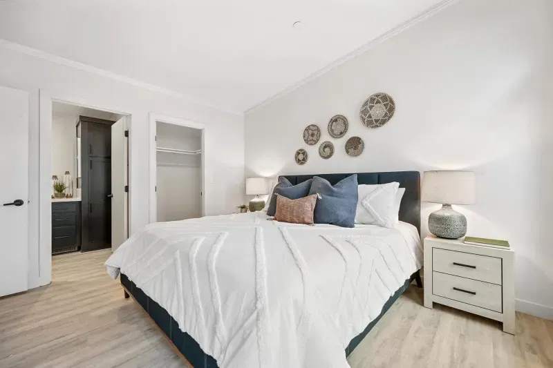 Gs 790 adu bedroom home features